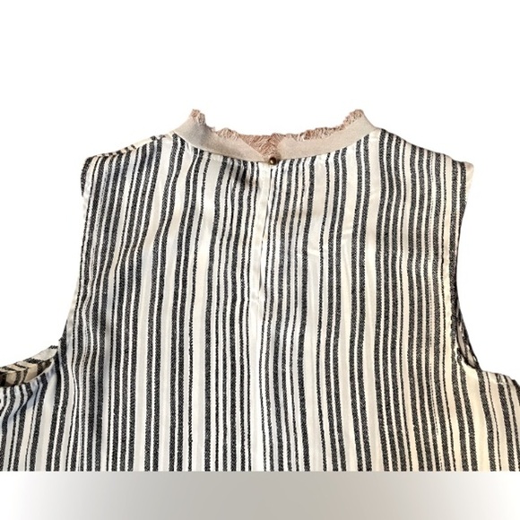 Who what Wear women’s light striped tank size small - Picture 3 of 6